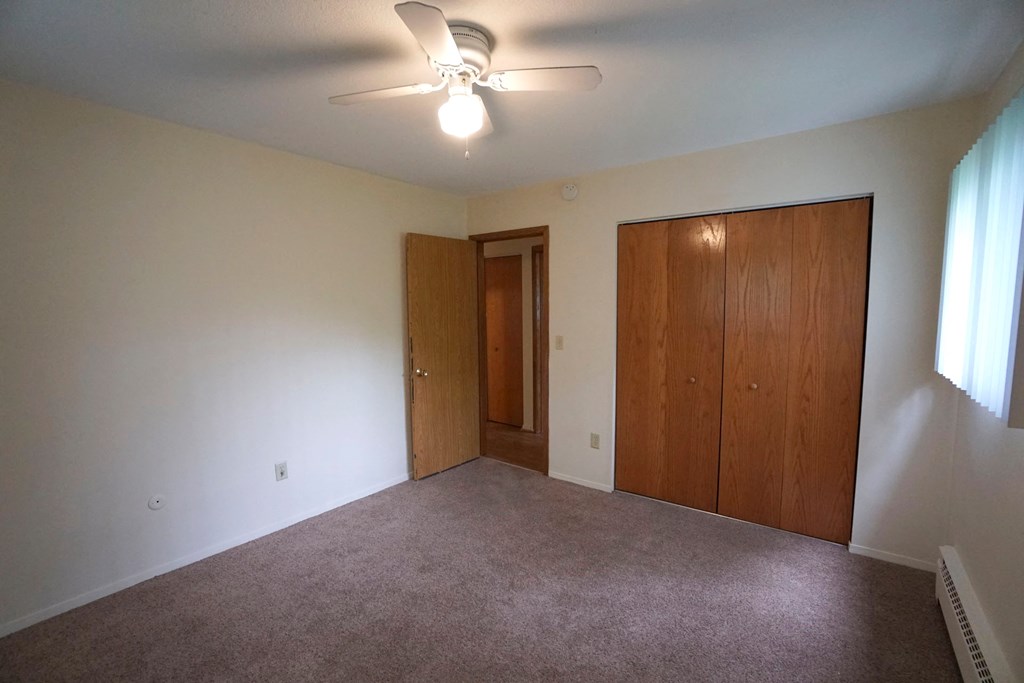 Granite Flats Apartments, 316 Larpenteur Ave E, East St. Paul, MN